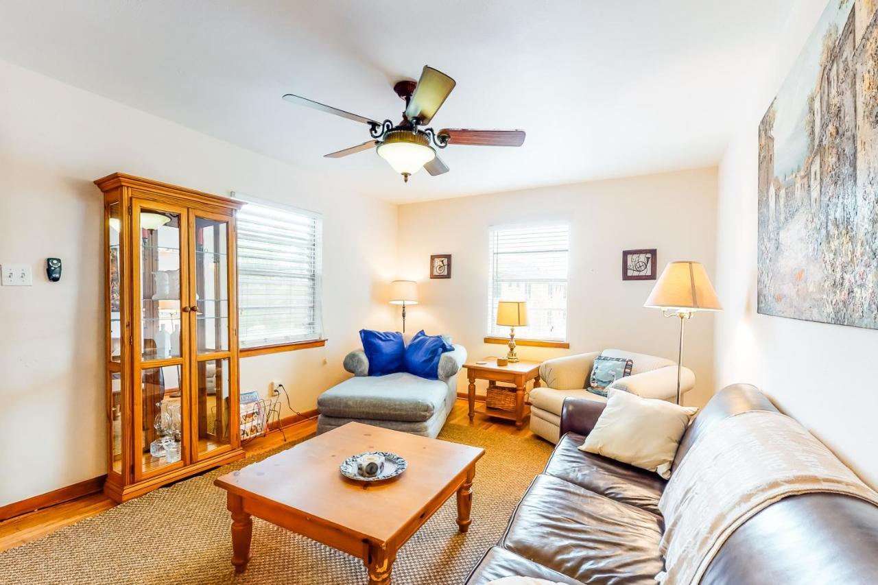 Backyard Escape Apartment Galveston Exterior photo